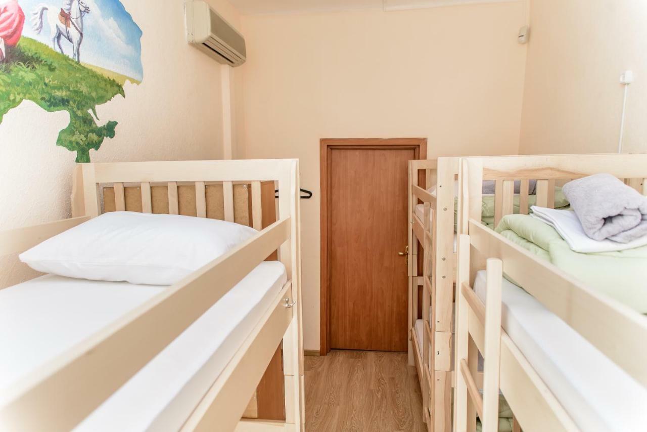 Globus Lipki Hostel Киев Экстерьер фото