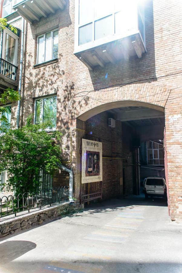 Globus Lipki Hostel Киев Экстерьер фото