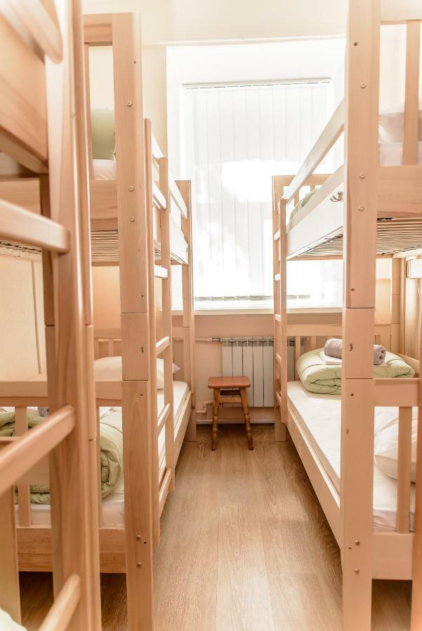 Globus Lipki Hostel Киев Экстерьер фото