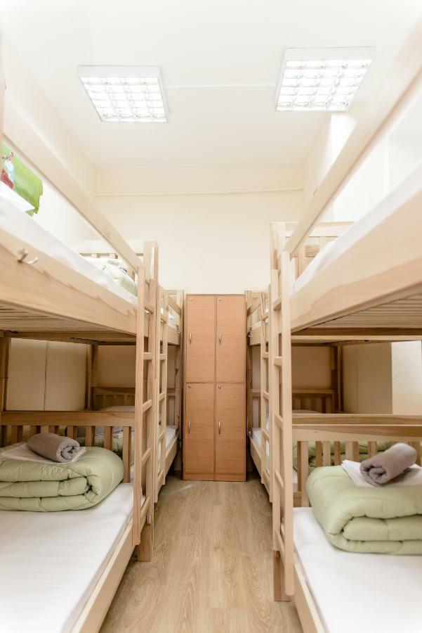 Globus Lipki Hostel Киев Экстерьер фото