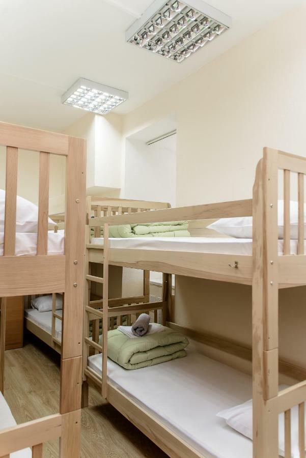 Globus Lipki Hostel Киев Экстерьер фото