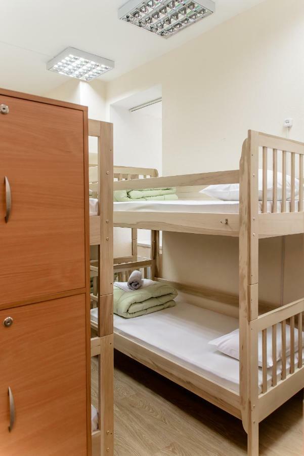 Globus Lipki Hostel Киев Экстерьер фото