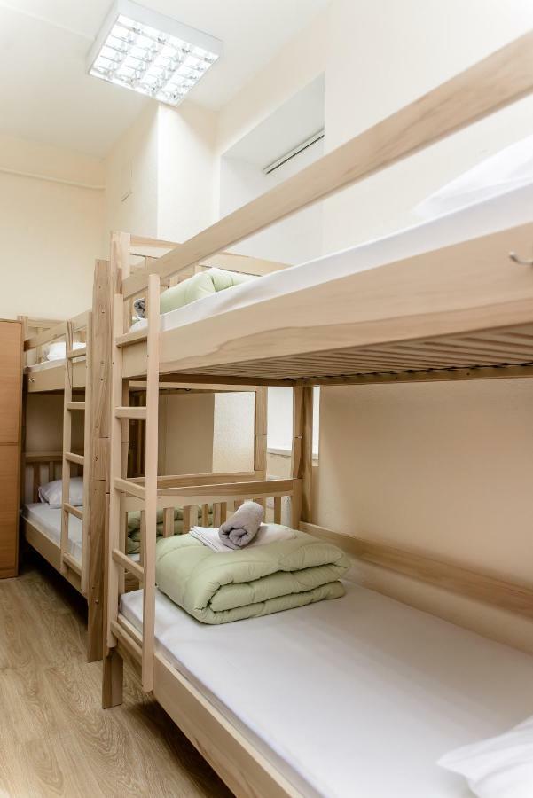 Globus Lipki Hostel Киев Экстерьер фото