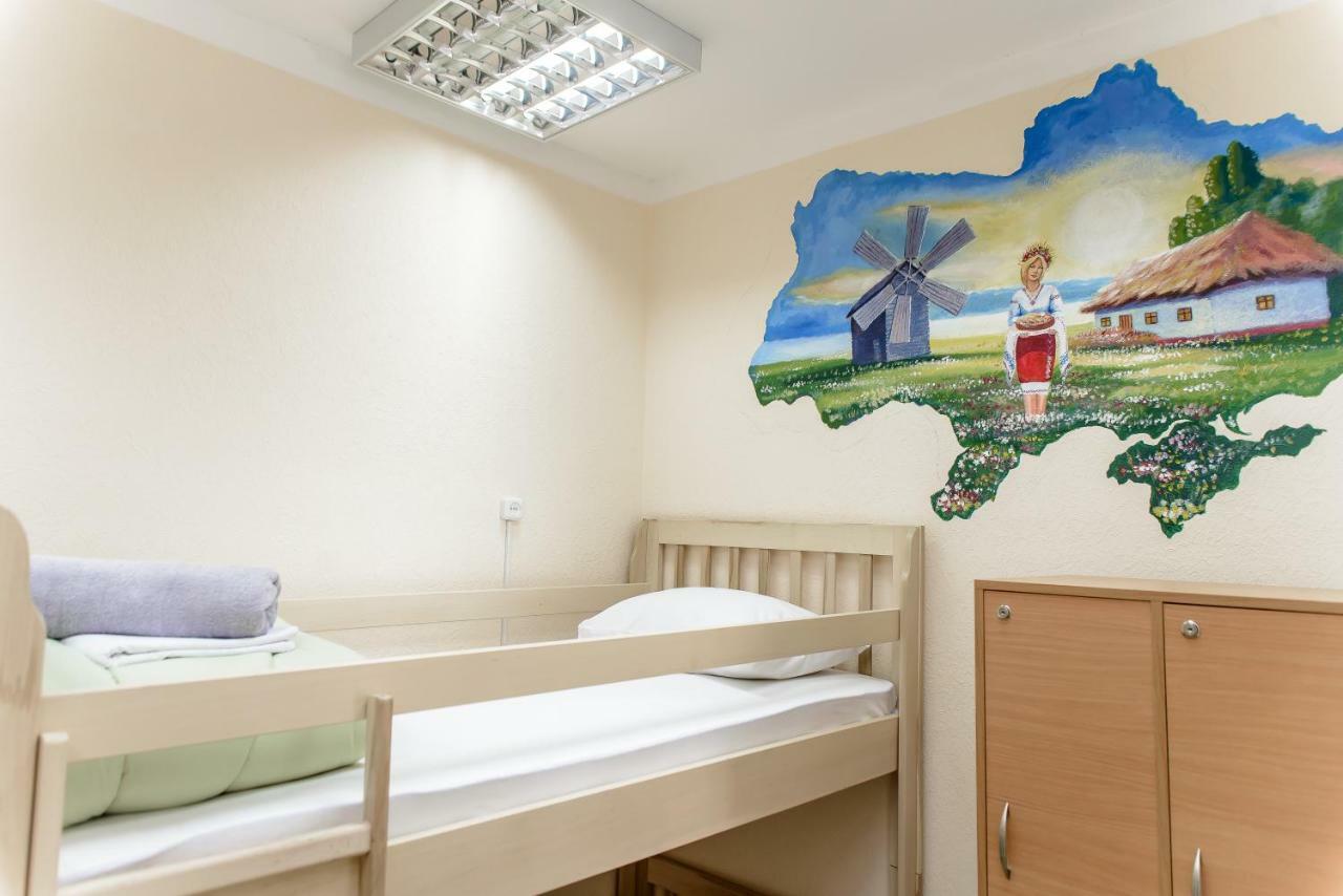 Globus Lipki Hostel Киев Экстерьер фото