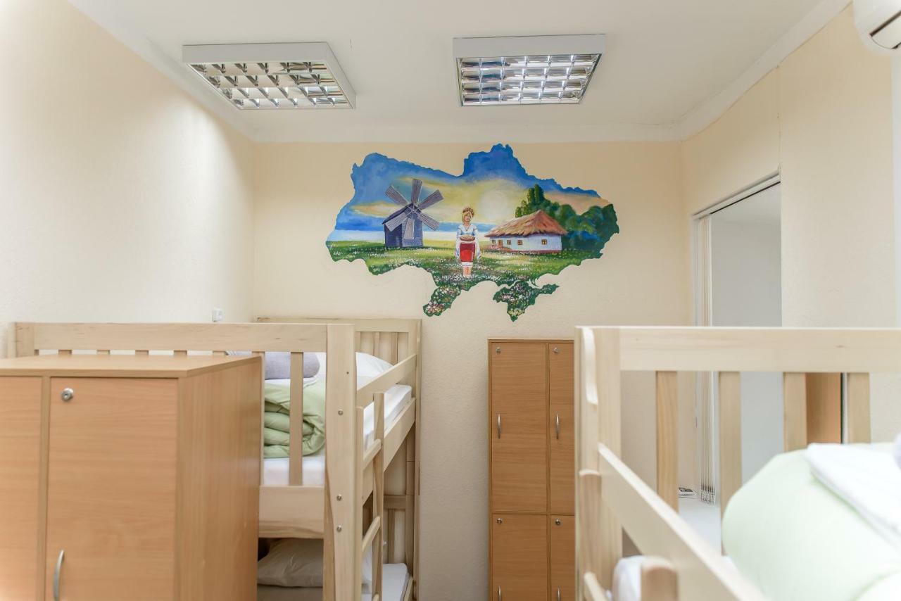 Globus Lipki Hostel Киев Экстерьер фото