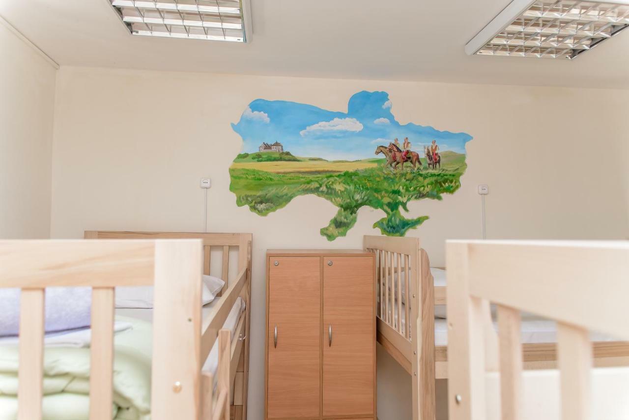 Globus Lipki Hostel Киев Экстерьер фото