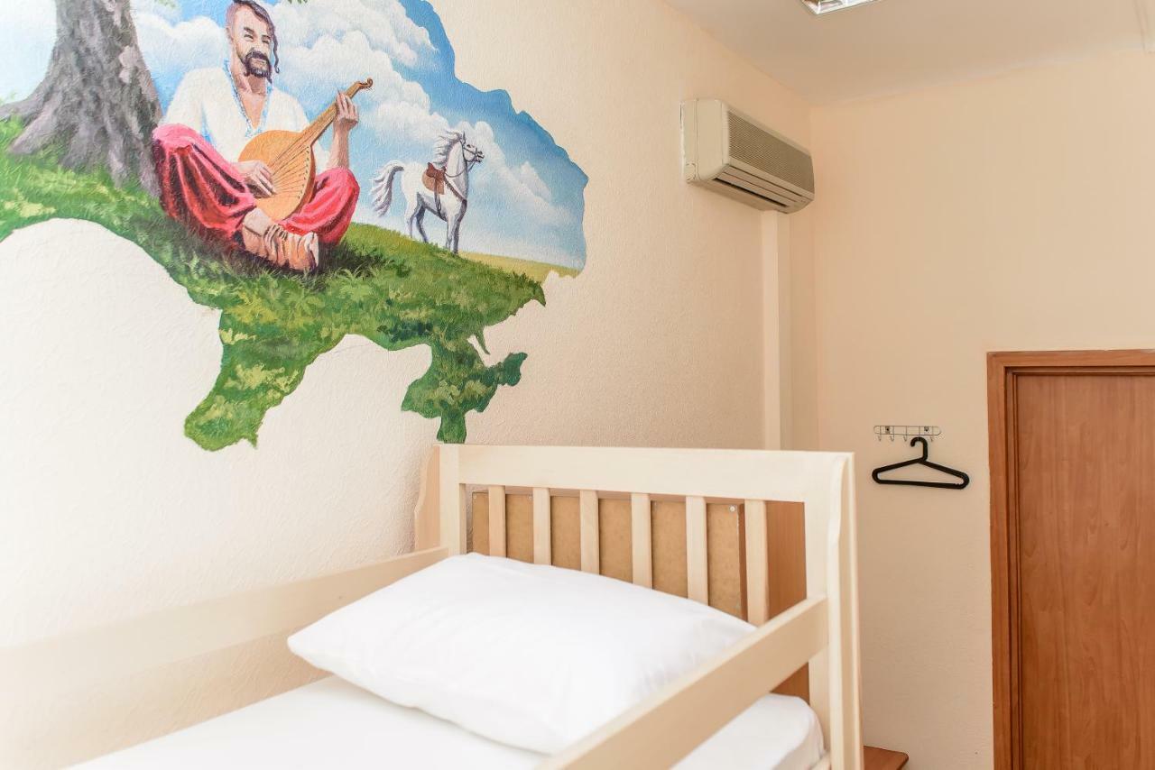Globus Lipki Hostel Киев Экстерьер фото