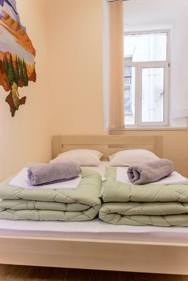 Globus Lipki Hostel Киев Экстерьер фото