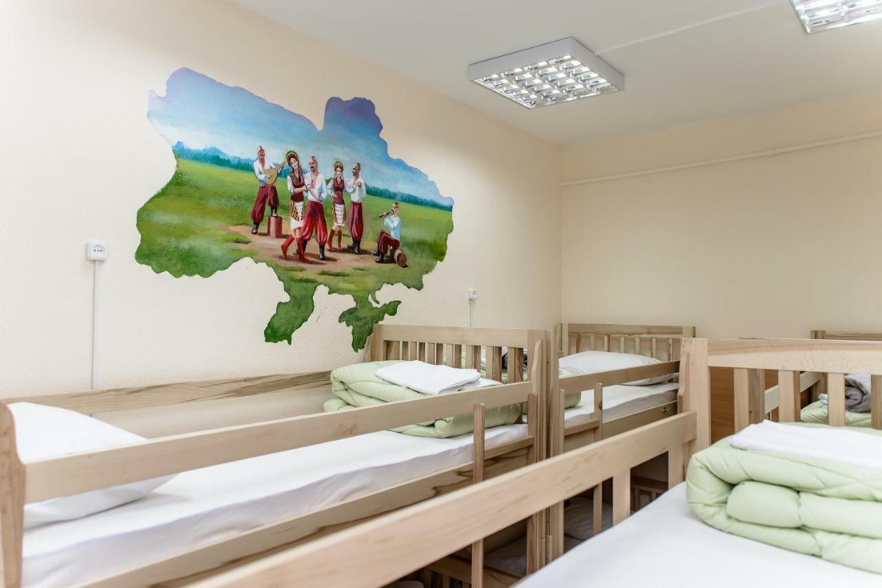 Globus Lipki Hostel Киев Экстерьер фото
