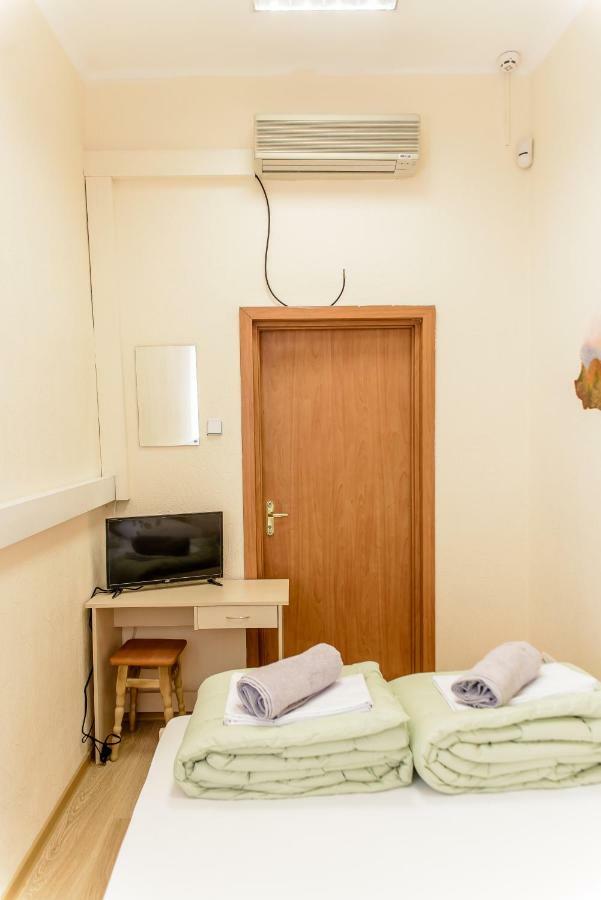 Globus Lipki Hostel Киев Экстерьер фото