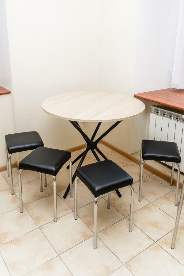 Globus Lipki Hostel Киев Экстерьер фото