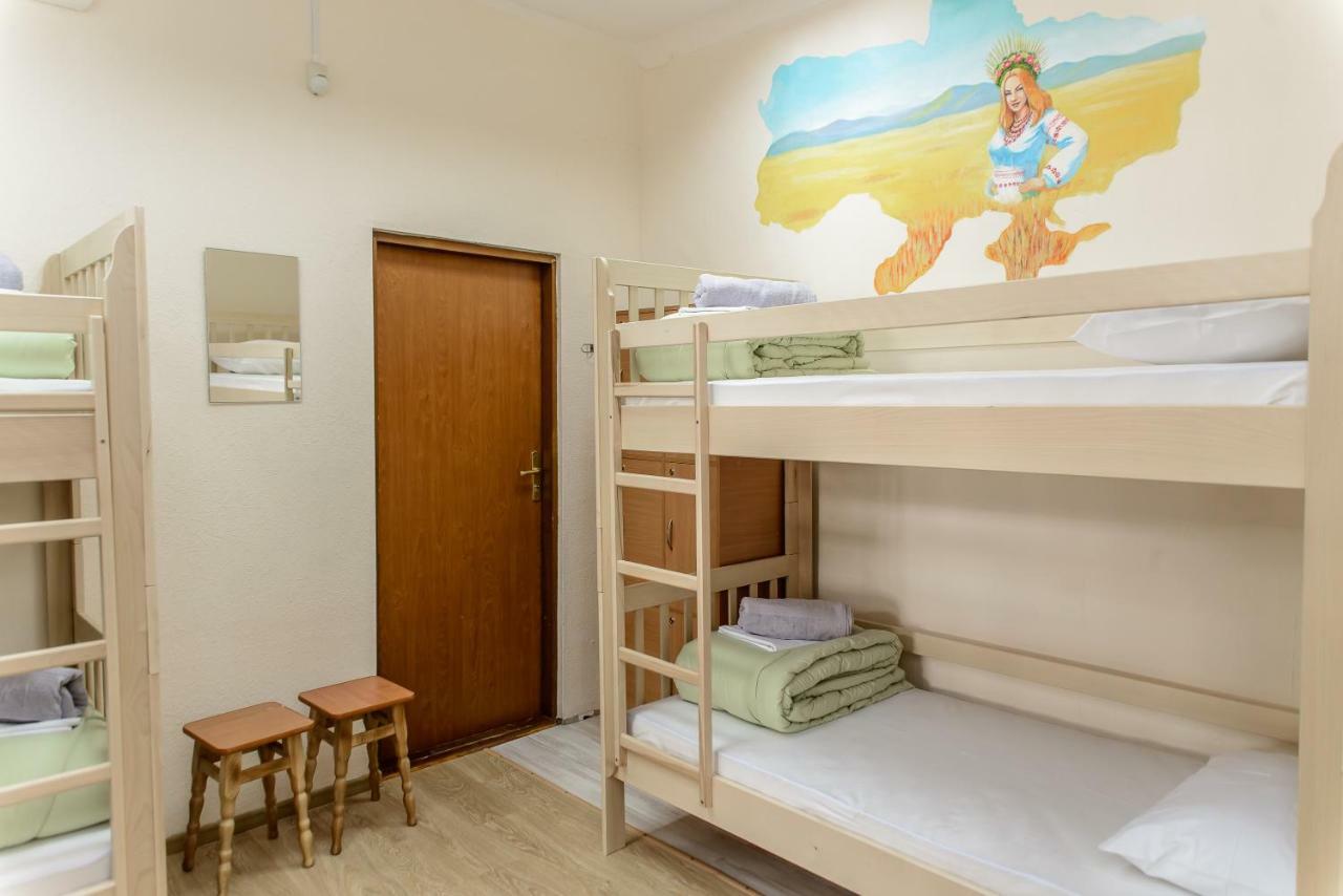 Globus Lipki Hostel Киев Экстерьер фото