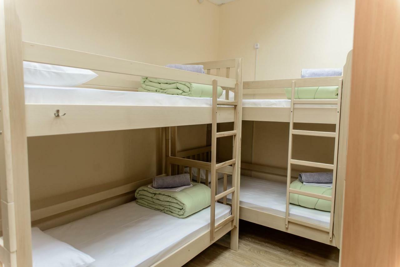 Globus Lipki Hostel Киев Экстерьер фото