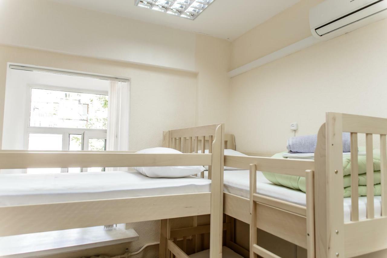 Globus Lipki Hostel Киев Экстерьер фото