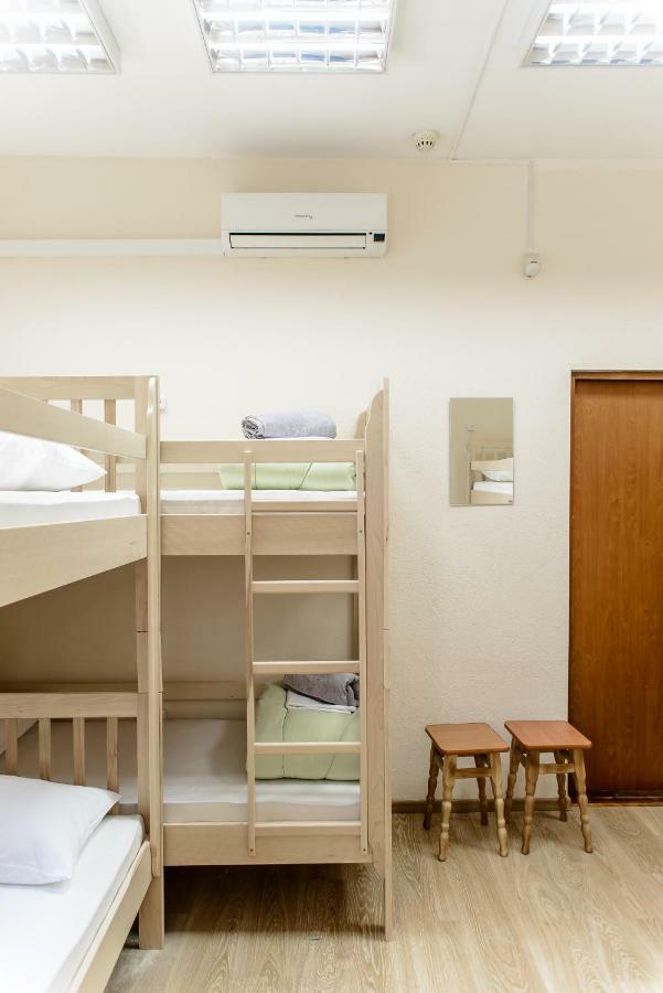 Globus Lipki Hostel Киев Экстерьер фото