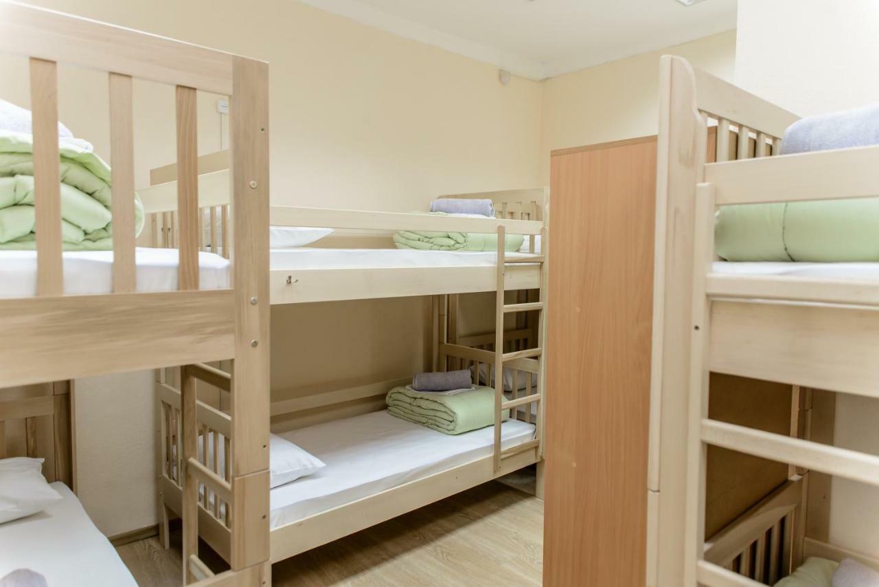 Globus Lipki Hostel Киев Экстерьер фото