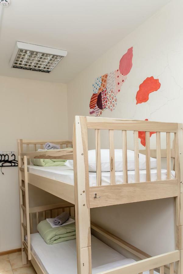 Globus Lipki Hostel Киев Экстерьер фото