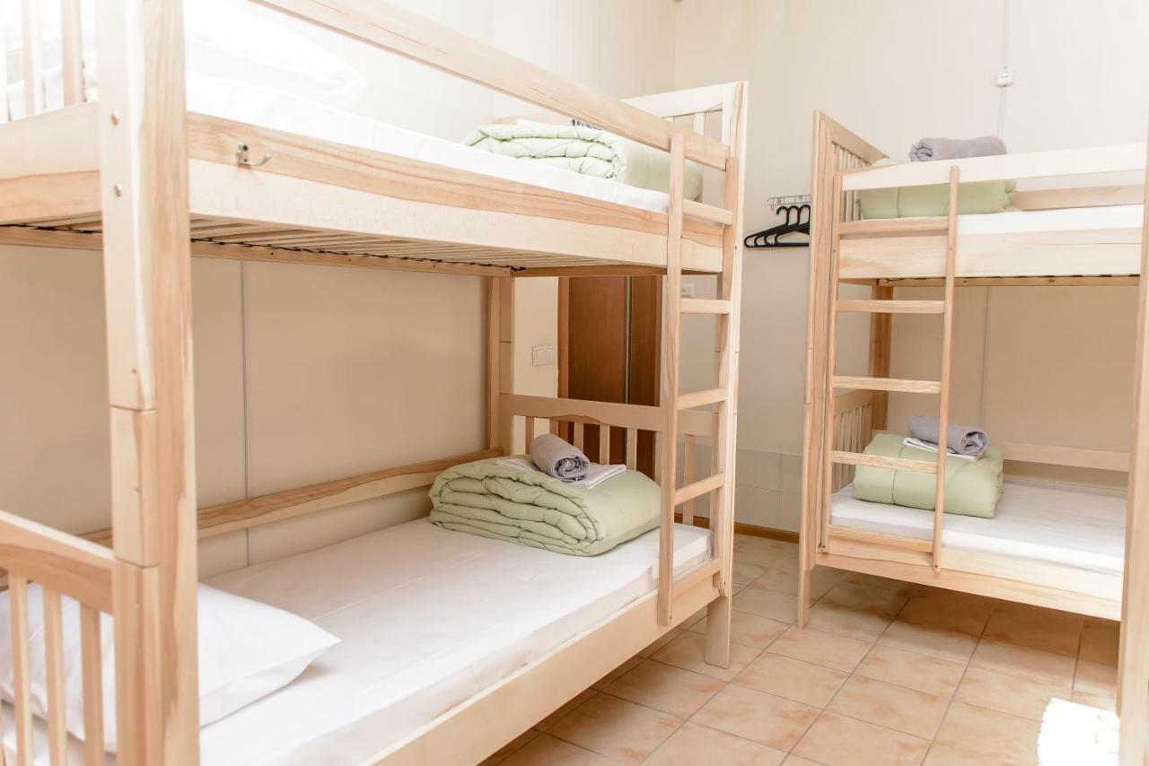 Globus Lipki Hostel Киев Экстерьер фото
