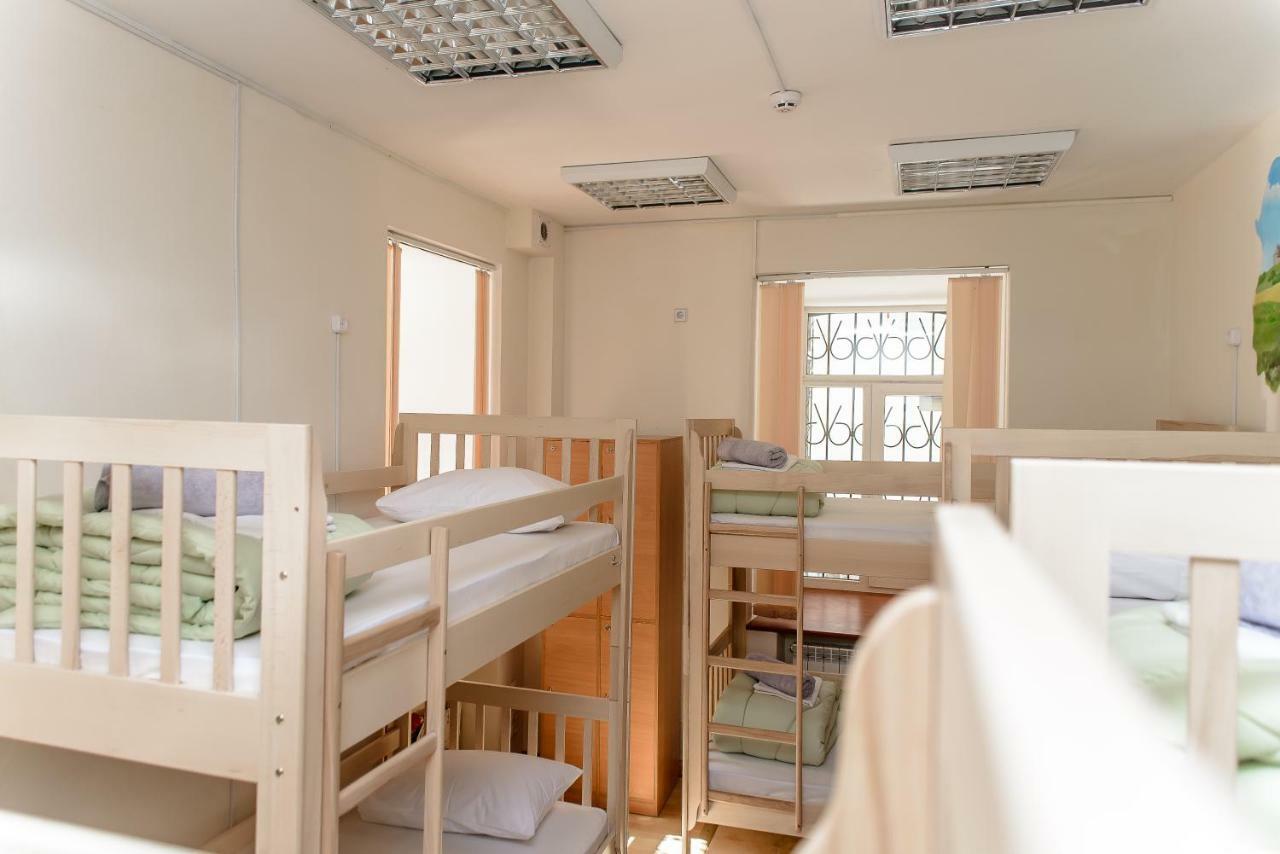 Globus Lipki Hostel Киев Экстерьер фото