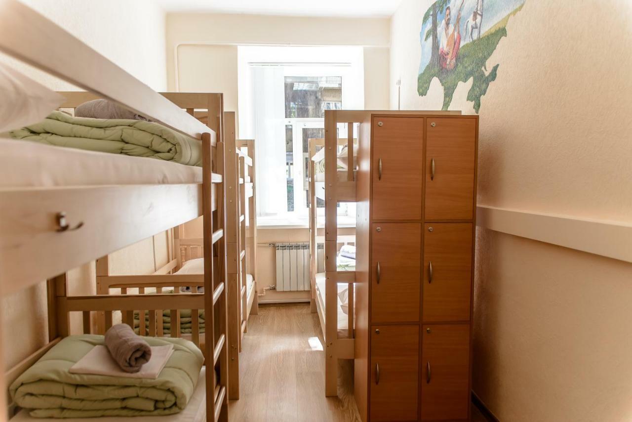 Globus Lipki Hostel Киев Экстерьер фото