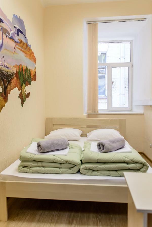 Globus Lipki Hostel Киев Экстерьер фото