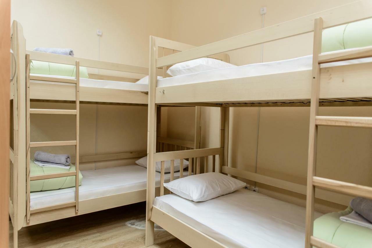 Globus Lipki Hostel Киев Экстерьер фото