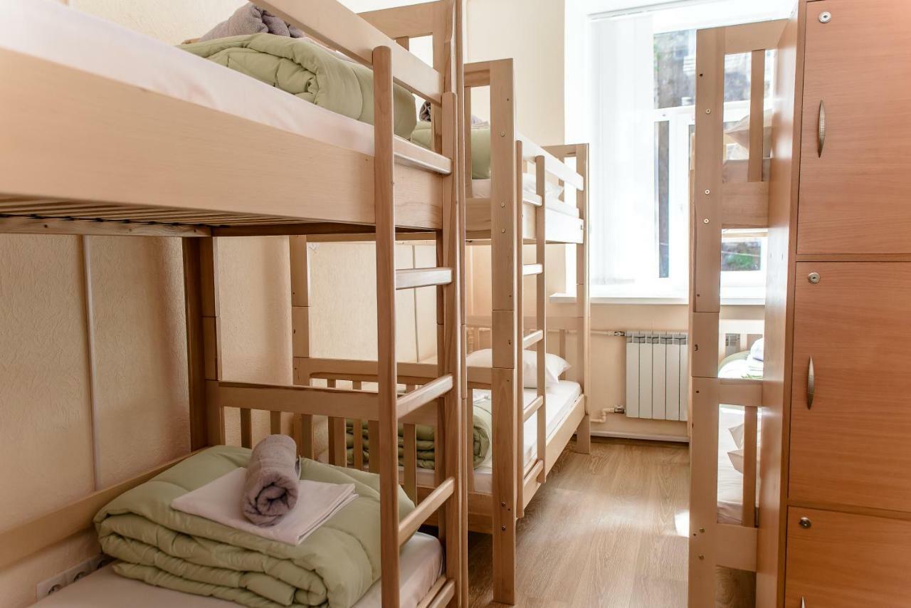 Globus Lipki Hostel Киев Экстерьер фото