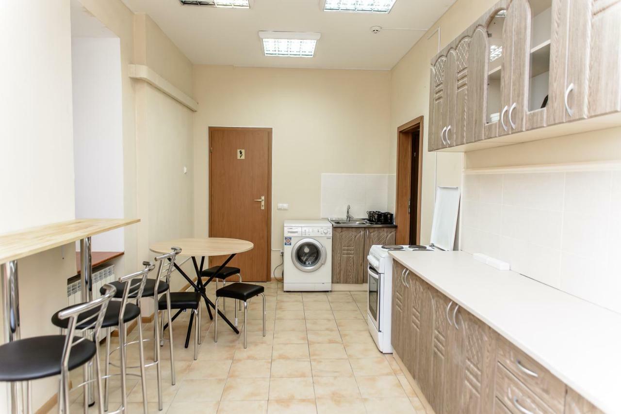 Globus Lipki Hostel Киев Экстерьер фото