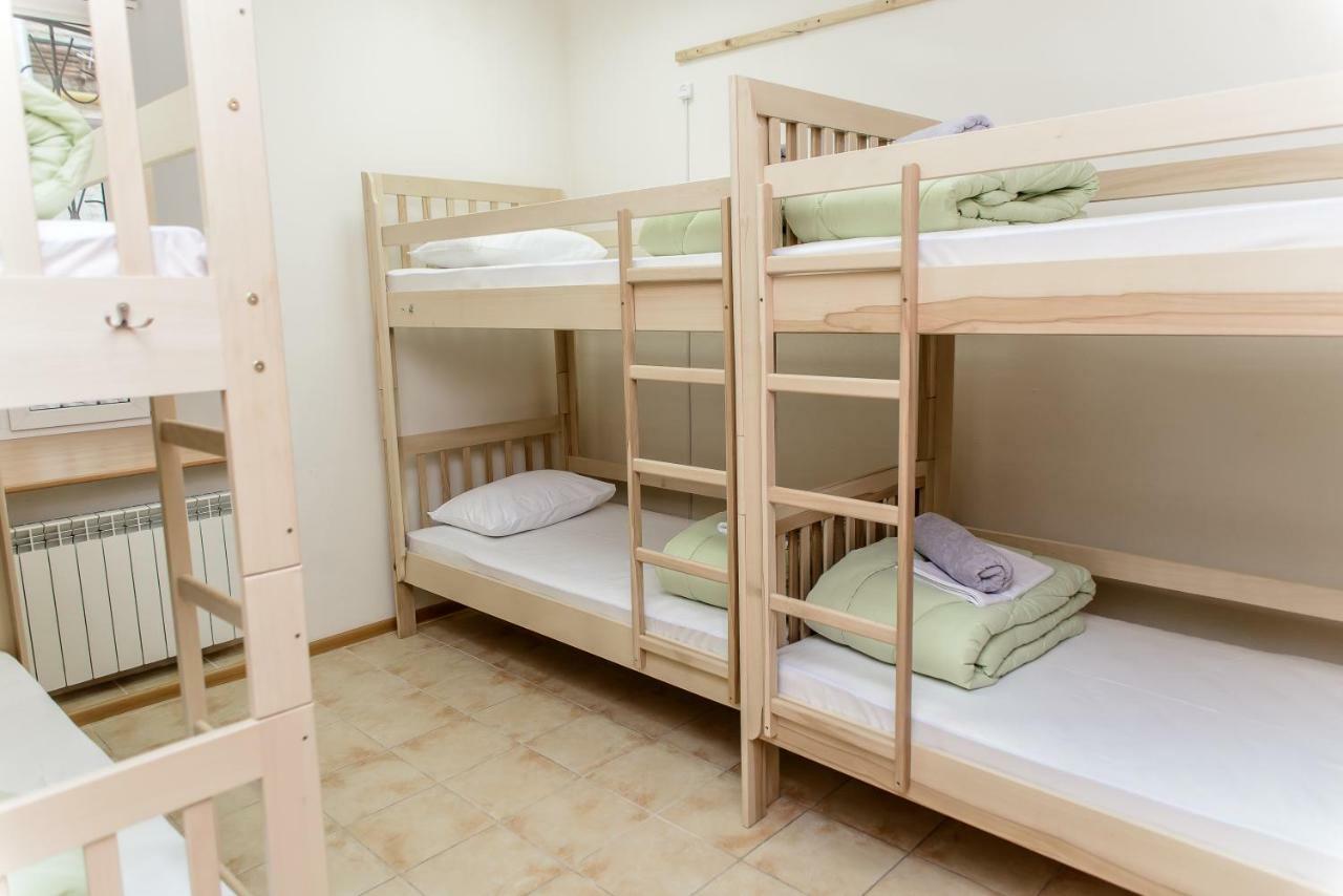 Globus Lipki Hostel Киев Экстерьер фото