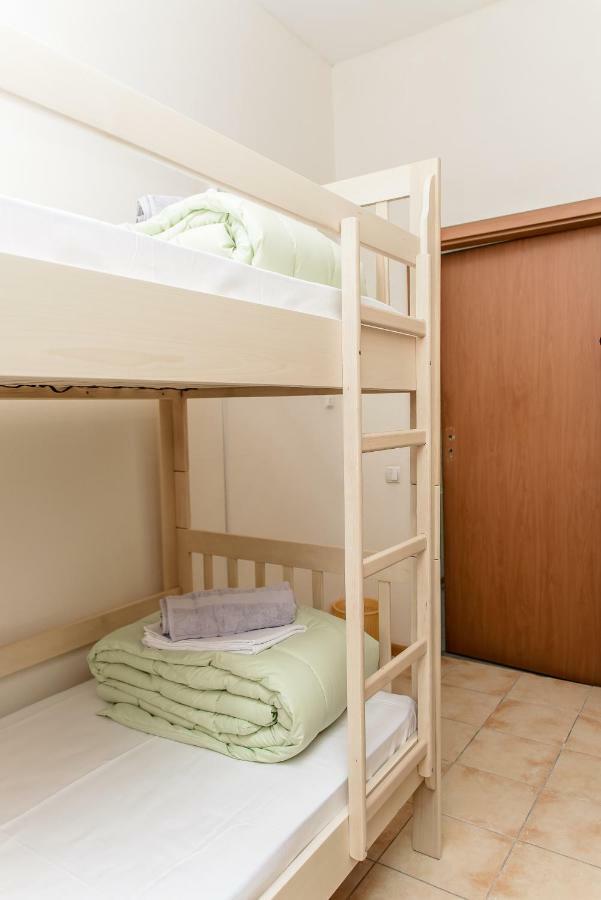 Globus Lipki Hostel Киев Экстерьер фото
