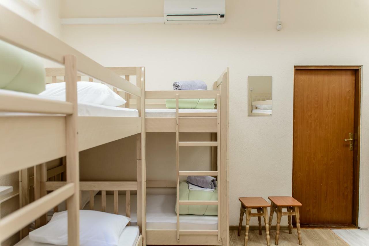 Globus Lipki Hostel Киев Экстерьер фото