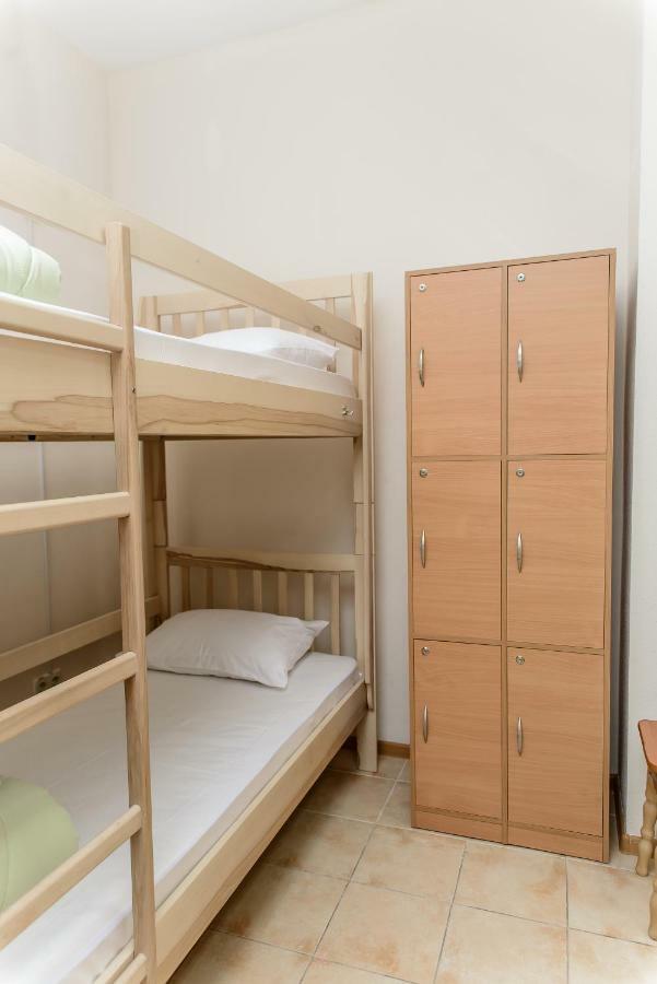 Globus Lipki Hostel Киев Экстерьер фото