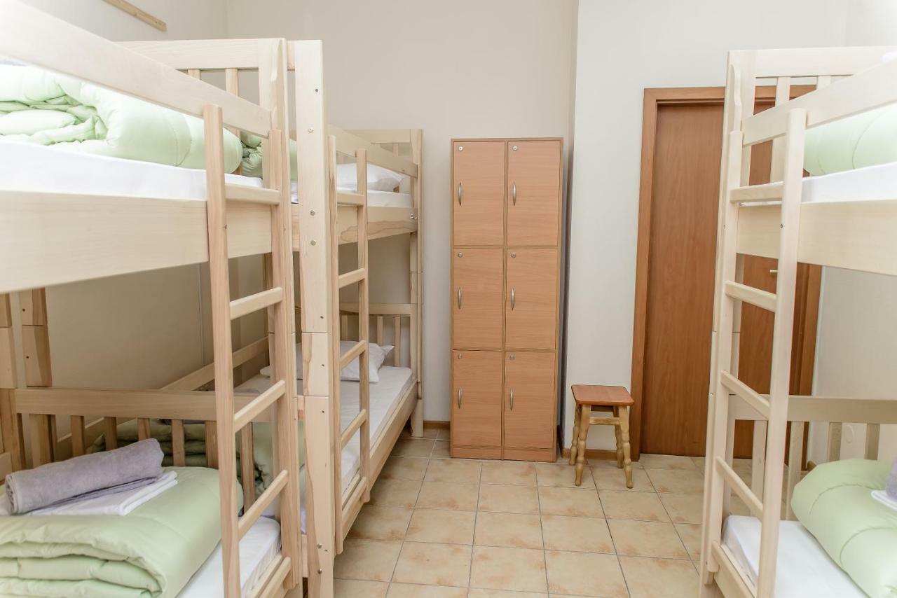 Globus Lipki Hostel Киев Экстерьер фото