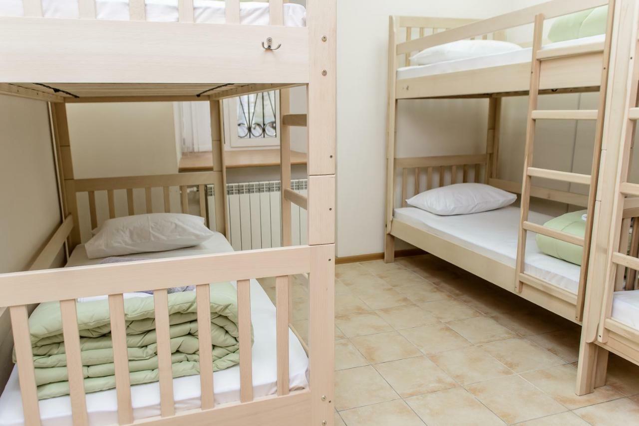 Globus Lipki Hostel Киев Экстерьер фото