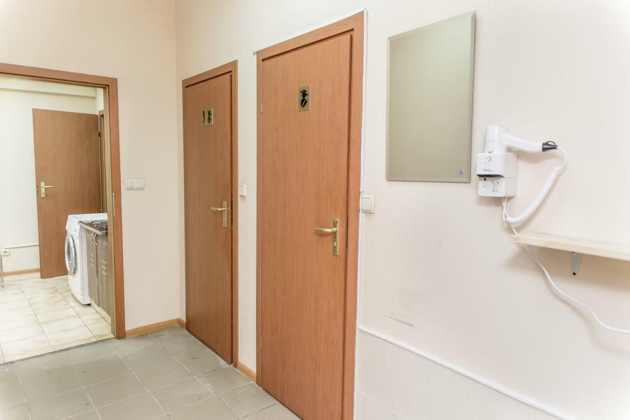 Globus Lipki Hostel Киев Экстерьер фото